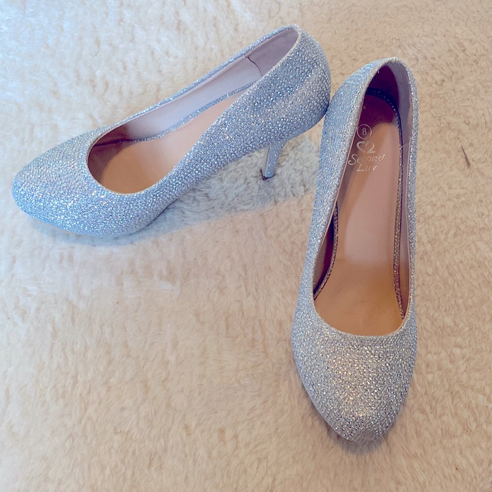 Brand new unworn Second Luv rhinestone pumps size 8